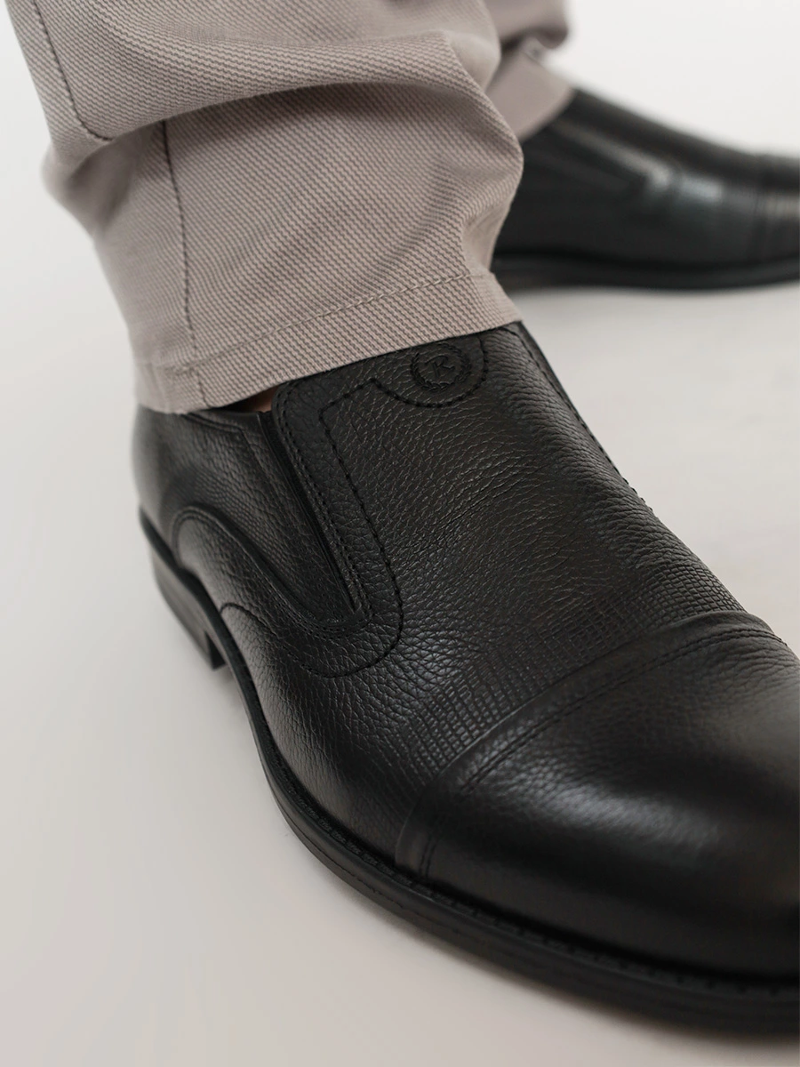 Туфли черные с эластичными вставками